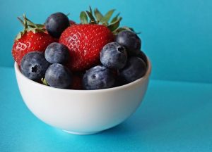 10 Best Foods to Control Diabetes Fast - Natural and Effective Berries